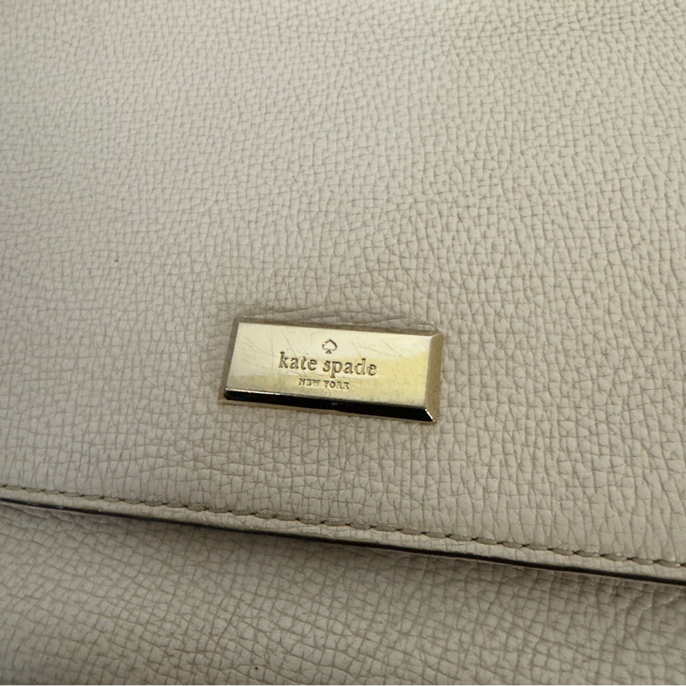 Kate Spade Cream Crossbody Bag, Adjustable straps, Gold Chain & Hardware - Picture 3 of 9